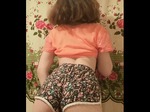 ❤️ سیکسی نوجوان بیب کیمرے پر اپنی شارٹس اتار رہی ہے۔ ہم پر ur.milf-nut-net.ru ❌❤